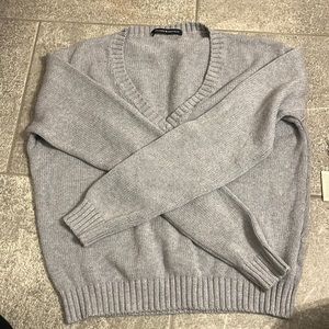 BRANDY MELVILLE GRAY SWEATER